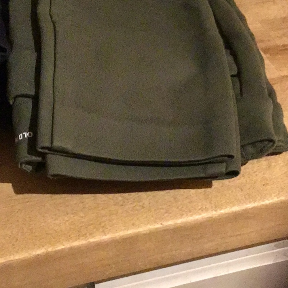(SOLD)Old Navy pixie pants - Picture 6 of 7